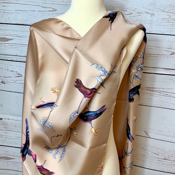 NWT DOLCE & GABBANA Silk Beige Bird Scarf Wrap - Picture 4 of 8